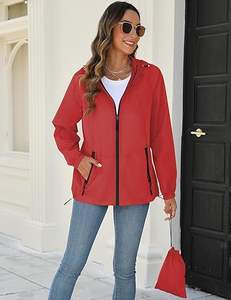 Chaqueta cortavientos ligera impermeable con capucha para mujer - Product Image 6