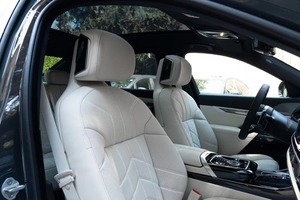BMW Serie 7 (G70) 740d xDrive 3.0d AT 286 hp 4WD Diésel/Gasolina, Sedán Usado en Excelentes Condiciones, Asientos de Cuero Blanco - Product Image 5
