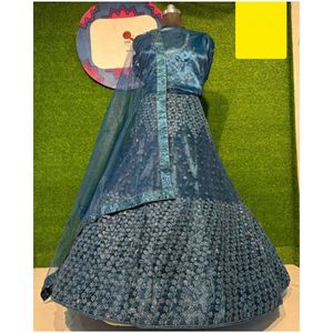 Juego de Lehenga Choli de red bordada pesada con 3 M Flair 2,5 M Dupatta 1,2 M Butti Border para fiestas de verano estilo Jarkan - Product Image 4