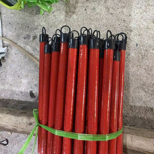 Manche de balai en bois recouvert de PVC, économique, avec poignée en plastique et tête de balai en PP, 120*2.2cm, pour la fourniture - Product Image 1