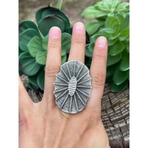 Anillo Coleccionable de Plata Esterlina con Diseño Navajo, Talla 9.25 - Product Image 2