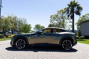 รถเฟอร์รารี่ ปูโรซังก์ ปี 2024 มือสอง สภาพดี ขับเคลื่อนสี่ล้อ เกียร์อัตโนมัติ เบาะหนัง ระบบควบคุมความเร็วอัตโนมัติ ล้อแม็ก R19 รถ SUV ขนาดเล็ก หลังคาซันรูฟ กล้อง 360 องศา กล้องมองหลัง - Product Image 3