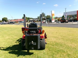 2014 para KUBOTA BX25 4WD Tractor de ruedas con 60 cubiertas de siega 40HP Motor de tractor agrícola Componentes de núcleo de engranaje y cojinete de motor de bomba - Product Image 2