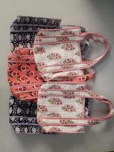 กระเป๋าช้อปปิ้งผ้าฝ้ายบุสองไหล่ลายดอกไม้หลากสีสำหรับฤดูหนาว - Product Image 2