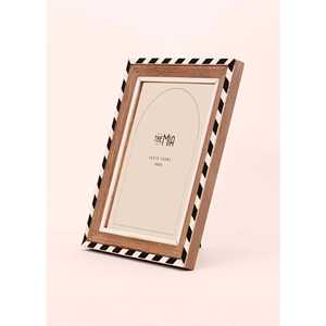 Catégorie de produits Cadre photo en bois rayé 20x25 cm élégant et élégant - Product Image 2