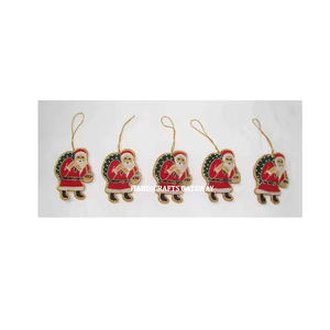 Qualité supérieure et travail pur fait à la main forme de père noël avec couleur rouge et broderie zari dorée ornements suspendus de noël - Product Image 1