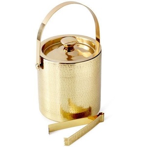 Seau à glace en laiton fabriqué à la main avec poignée pour une utilisation pratique et une touche royale à la présentation des boissons de célébration - Product Image 1