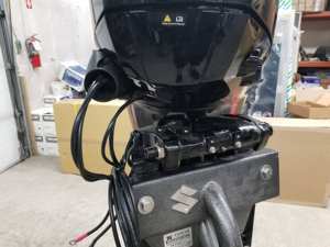 Motor Fuera de Borda Usado Mer-cu-ry Pro XS 115 HP 2.1L L4 de 4 Tiempos y Eje de 25 Pulgadas, Año 2023 - Product Image 4