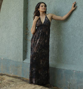 ชุดจั๊มสูทผ้าสปาเก็ตตี้ยาวคอวีพิมพ์ลายผ้าไหมสำหรับใส่ไปชายหาดพักผ่อนและเดรสเปลือยหลังสุดหรูในชีวิตประจำวัน - Product Image 4