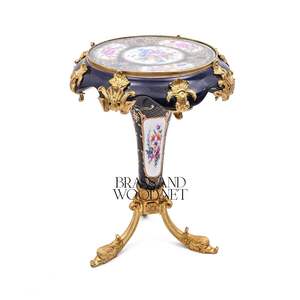 โต๊ะข้างทรงกลมพอร์ซเลนสีน้ำเงินหรูหรา พร้อมลวดลายดอกไม้เพ้นท์มือและตกแต่งด้วยทองเหลืองประดับอย่างงดงามสำหรับตกแต่งพระราชวัง - Product Image 5