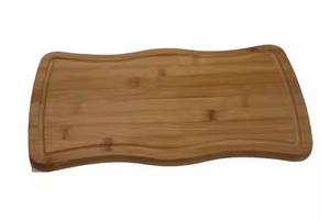 Planche à découper carrée en bois avec logo personnalisé Kitchen Essential par Crescent Crafts - Product Image 2