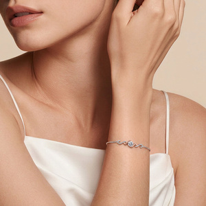 สร้อยข้อมือเงินแท้ Jeulia Amore รุ่น Two Tone Bypass Pave Fine Charm - Product Image 4