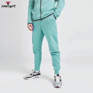 Nuevo estilo Venta caliente Impresión de alta calidad Hombres personalizados Entrenamiento Contraste Color Chándal en diferentes estilos Hecho en Pakistán - Product Image 6