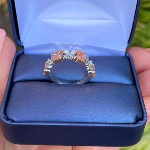 2.30ct Corte Esmeralda Rosa y racimo de pera Diamante cultivado en laboratorio Banda de oro blanco de 14K Diseño alternativo Anillo de aniversario Regalo para ella - Product Image 4