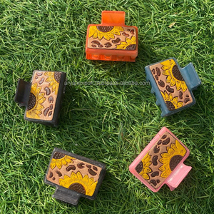 Nouvel arrivage Mini pinces à cheveux occidentales élégantes faites à la main en cuir gravé Mini pinces à cheveux en cuir Accessoires de cheveux pour femmes - Product Image 2