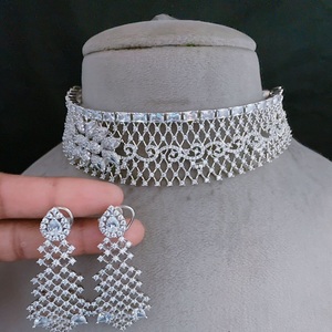 Conjunto de Gargantilla de circón brillante de lujo de excelente calidad de diseñador con pendientes para ropa de fiesta de compromiso de boda para mujeres y niñas - Product Image 1