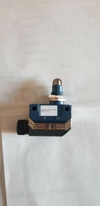 Interruptores de Límite Finecorsa AZH2032CE DPDT 240V 0.5A Protección IP40 Terminales de Tornillo de Aluminio Uso Industrial Hecho en Japón NAIS - Product Image 2