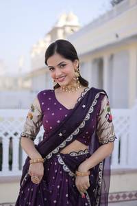 Tela de seda Dola en colores rojo y morado con diseño de secuencia y codificación, Lehenga Choli Dupatta de diseñador para bodas/fiestas/eventos. - Product Image 5