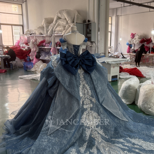 Robe de bal longue bleu cristal élégante avec appliques de perles et décolleté cœur, idéale pour les Quinceañeras et les fêtes de jeunes filles (XSS05) - Product Image 5