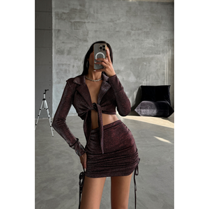 ชุดเซ็ตผู้หญิงสีเบอร์กันดี ผ้าวิ้งๆ เสื้อครอปผูกโบว์ พร้อมกระโปรงสั้นจับจีบ - Product Image 4