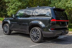 État comme neuf, Lexus GX 550 Luxury+ 2024, V6 biturbo, très bien équipé - Product Image 4