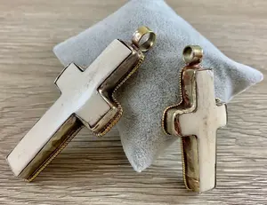 Colgante de hueso de búfalo y camello clásico hecho a mano, colgantes cruzados de hueso cortados a mano únicos para cristianos y católicos, Ágata - Product Image 5