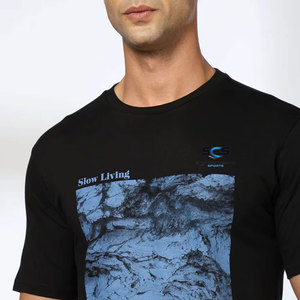 T-shirt pour homme imprimé graphique, design éco-responsable, confortable, 100% coton, prix bas, coupe ample. - Product Image 5