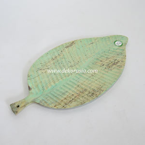 Plaque de bois sculptée en bois de couleur verte Plateau de service Ustensiles de cuisine pour servir des repas ou des collations - Product Image 2