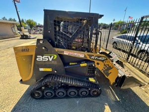 Chargeurs compactes sur chenilles d'occasion à haute efficacité avec moteur EPA et godet frontal à vendre - Product Image 5