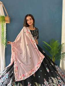 Broderie de créateur indien noir Lehenga Choli pour femme avec Dupatta personnalisable pour les fêtes de mariage - Product Image 4