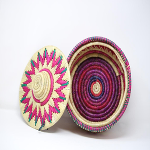 Panier de rangement en herbe de lune fabriqué à la main avec un motif en zigzag bleu royal frappant, disponible au prix de gros. - Product Image 3