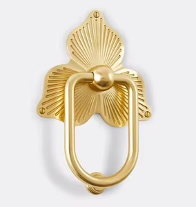 Aldaba de puerta de diseño Floral, perilla de bienvenida de latón hecha a mano para entrada del hogar, puerta de Metal decorativa, acento y regalo antiguo - Product Image 1