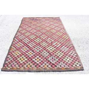 Tapis turc vintage 5,5x9,4 pieds, tapis en laine rouge à motifs floraux Kilim - Product Image 1