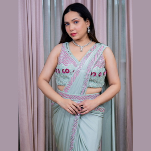 Saree drapé de qualité supérieure en tissu Chinon vert Pista avec broderie de fil de luxe et fournisseur artisanal de zircon brillant d'Inde - Product Image 3