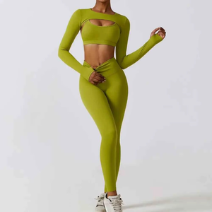 Conjunto de ropa deportiva con estampado personalizado Sujetador deportivo, mallas de yoga y chaqueta de gimnasio a juego Traje de entrenamiento - Product Image 1