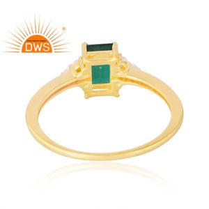 Anillo de Diseño Exclusivo Chapado en Oro de 18K con Circonita Cúbica Natural y Esmeralda, Fabricante de Joyería Fina - Product Image 2