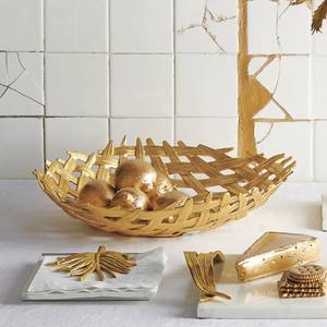 "ตะกร้าสานสีทองหรูหราสำหรับตกแต่งและใช้งานได้สำหรับผลไม้หรือของตกแต่งบ้านอันมีสไตล์นอกเหนือจากโต๊ะใดก็ได้" - Product Image 2
