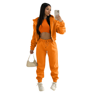 Vente en gros de streetwear pour femmes, survêtement 3 pièces, ensemble polaire imprimé sur le devant personnalisable, anti-boulochage de haute qualité, écologique - Product Image 2