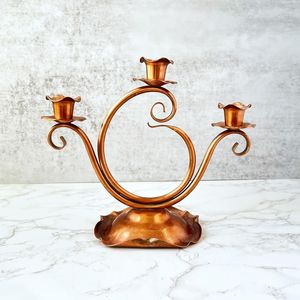 Candelabro de metal de bronce adornado para el altar de la ceremonia de la iglesia con diseño de brazo detallado tradicional y fuerza - Product Image 1