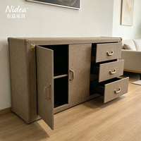Buffet moderne de luxe en cuir avec pieds en métal doré, 3 tiroirs et 2 portes, pour salon et salle à manger
