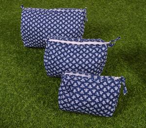 ชุดกระเป๋าเครื่องสำอางแบบพกพา 3 ใบ ทำมือจากผ้าฝ้ายอินเดีย ลายพิมพ์บล็อกด้วยมือ สำหรับใส่ของใช้ ทนน้ำ - Product Image 1