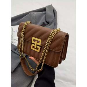 Borsa a Spalla Estiva in Pelle Trapuntata con Catena, Patta a Motivo Geometrico, Tracolla Singola, Decorazione a Diamante, Cerniera, Impermeabile in PU - Product Image 2