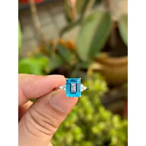 แหวนทองคำขาว 14k ทำมือ ประดับพลอยบลูโทแพซทรงเหลี่ยมมรกต สำหรับงานหมั้น เครื่องประดับชั้นดี พร้อมพลอยธรรมชาติ - Product Image 1