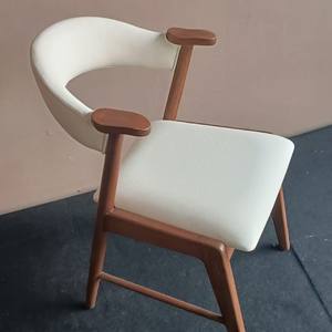 Sillas de Comedor al Por Mayor, Súper Cómodas, con Tapicería de Cuero Sintético, Estilo Moderno y Minimalista, por Rachel Natalie - Product Image 3