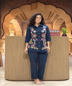 Conjunto de Ropa Étnica para Mujer, Diseño RICH LOOK con Bordado de Algodón, Estilo Festivo, Secado Rápido, Disponible en Varios Colores - Product Image 1