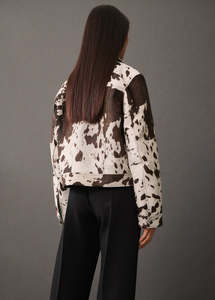 Chaqueta de cuero de piel de vaca para mujer, diseño de cuello alto, manga larga y forro de satén transpirable, tendencia de invierno. - Product Image 2