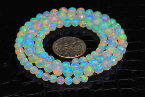 Atractivo Ópalo Etíope de 4mm - 6mm, Esfera Facetada Brillante, Ópalo Etíope con Destellos Arcoíris, Hilo de Esferas de 16 Pulgadas - Product Image 4