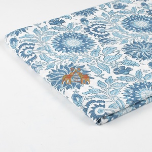 Tela de algodón suave y transpirable con estampado floral hecho a mano para ropa infantil y femenina - Product Image 6