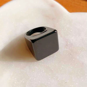 แหวนเรซิ่นอะคริลิกรูปทรงกลม แหวนทำมือ แหวนแห่งความรัก เครื่องประดับสำหรับงานปาร์ตี้ผู้หญิง ขายส่งราคาดีที่สุด - Product Image 1