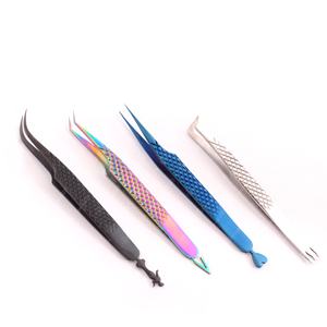 Pince à épiler pour extensions de cils avec logo personnalisé Pince à cils en acier inoxydable à forte courbure avec poignée antidérapante de couleurs mates scintillantes - Product Image 4